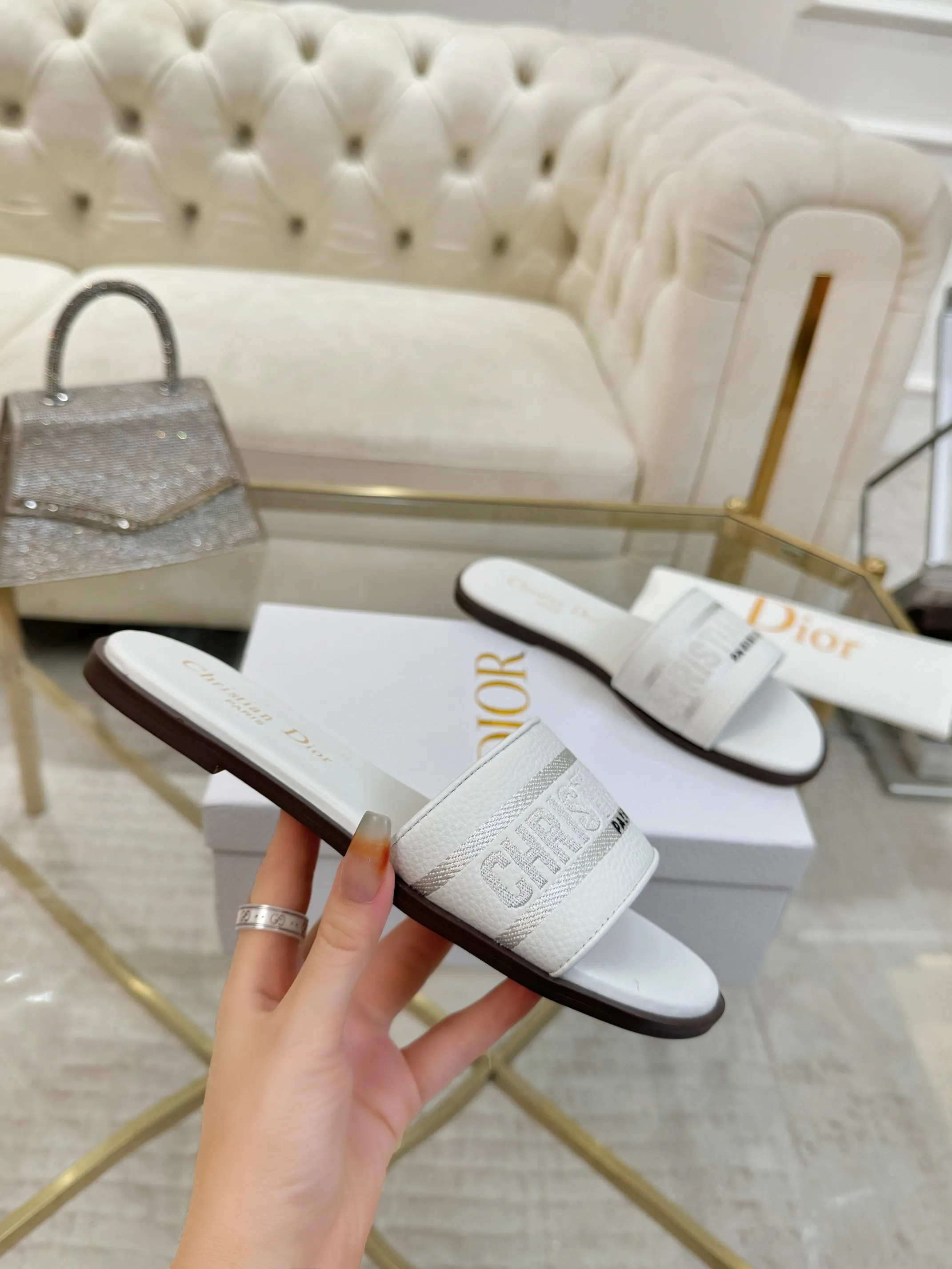 👟👟Ex-factory price 340👟👟 Genuine leather sole +40 Dior new style cowhide surface, sheepskin lining + embroidery process, 5 colors optional, code size 35-42, rubber sole, genuine leather sole +40